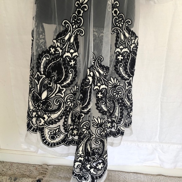Crochet embroidered detailed Mesh Kimono Black and white Size M Swim Cover Up - Picture 4 of 9